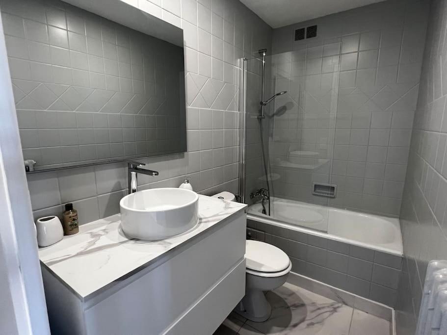 Апартаменты T2 Lumineux Refais A Neuf Avec Parking ! Лорьян Экстерьер фото